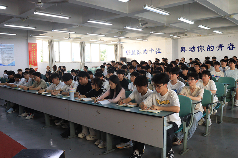 现代汽车系举行2025年入党积极分子培训班开班仪式